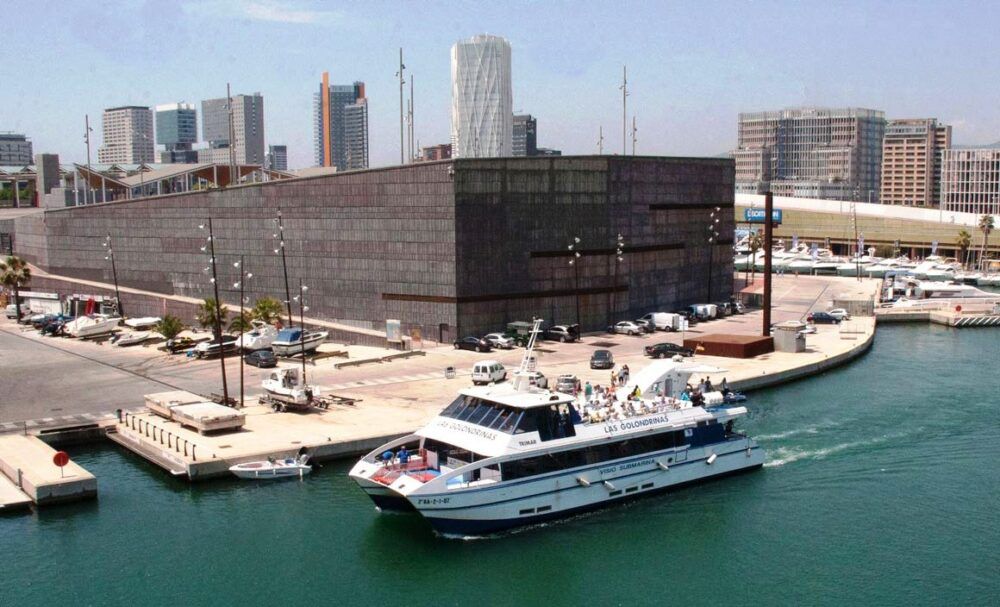 Barco Las Golondrinas en Port Fòrum