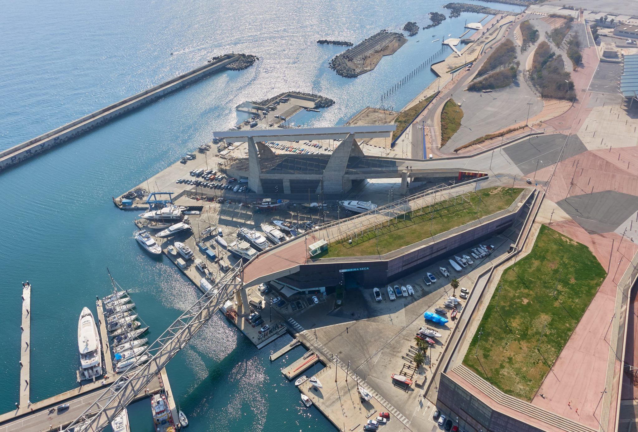 Vista aérea del puerto deportivo de Barcelona