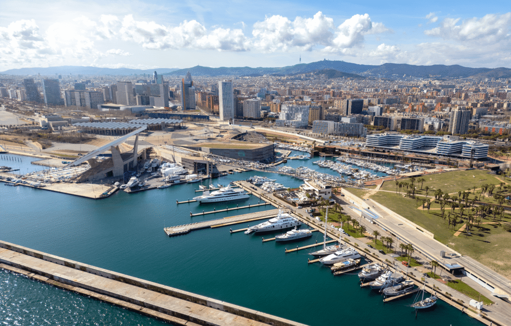 Puerto Fòrum de Barcelona con yates