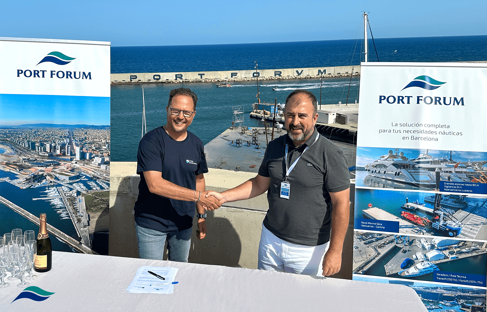 Apertón de manos en Port Fòrum