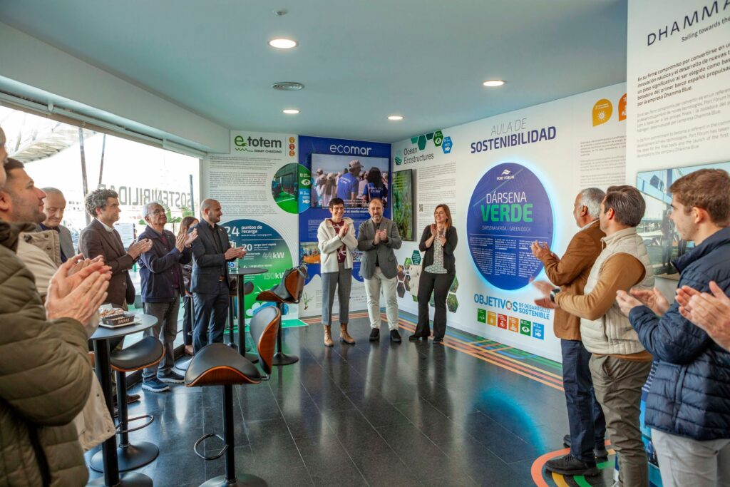 Grupo de personas aplaudiendo en Port Fòrum