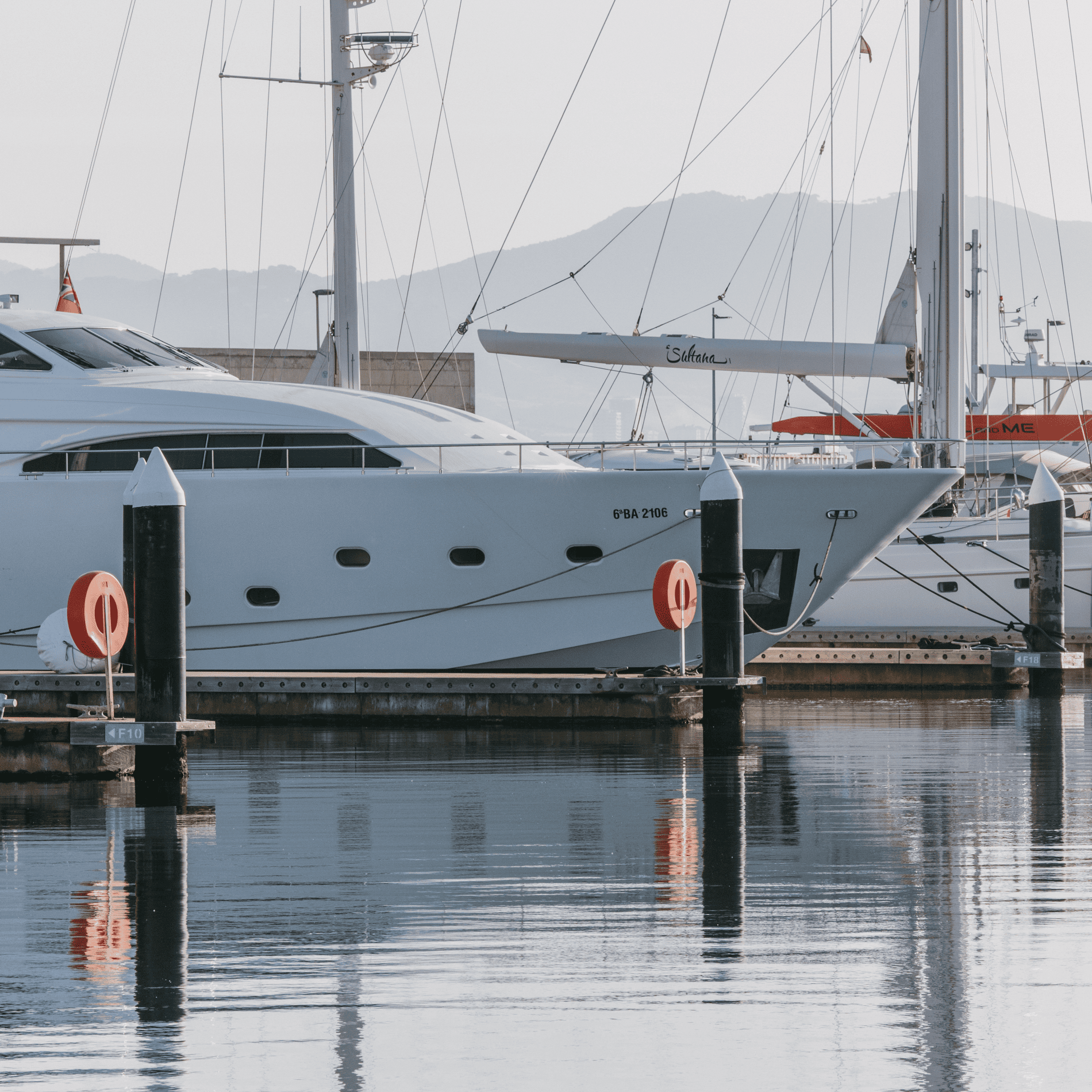 Iots amarrats a Port Fòrum