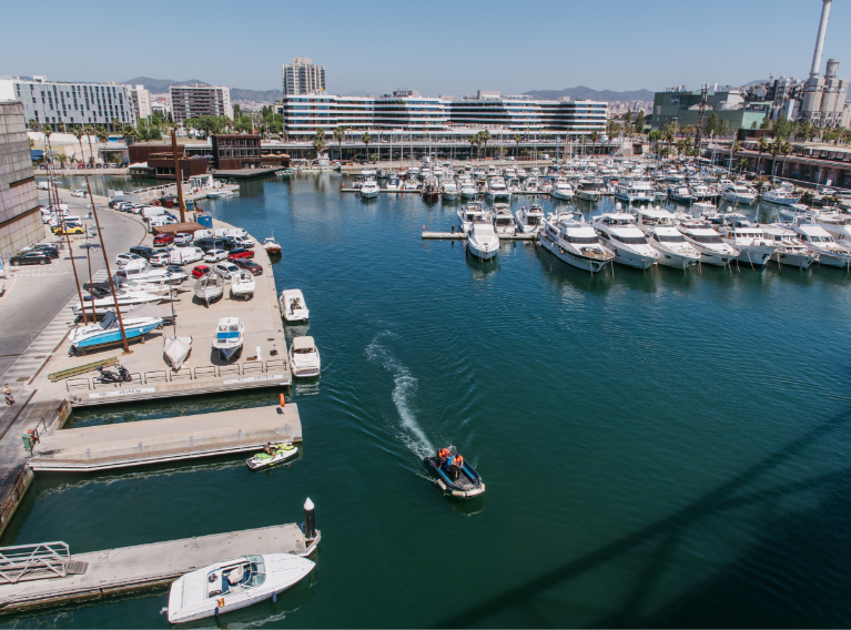 Puerto deportivo Port Fòrum en Barcelona.