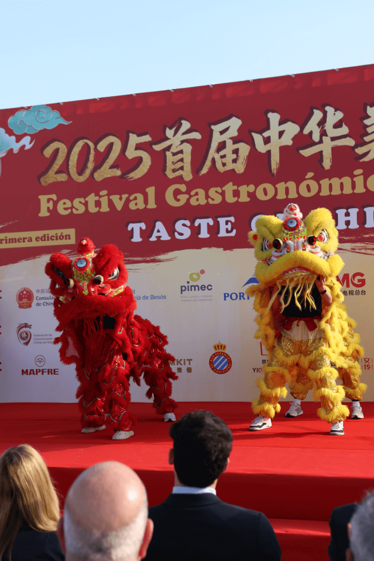 Danza del león chino en el Festival Gastronómico.
