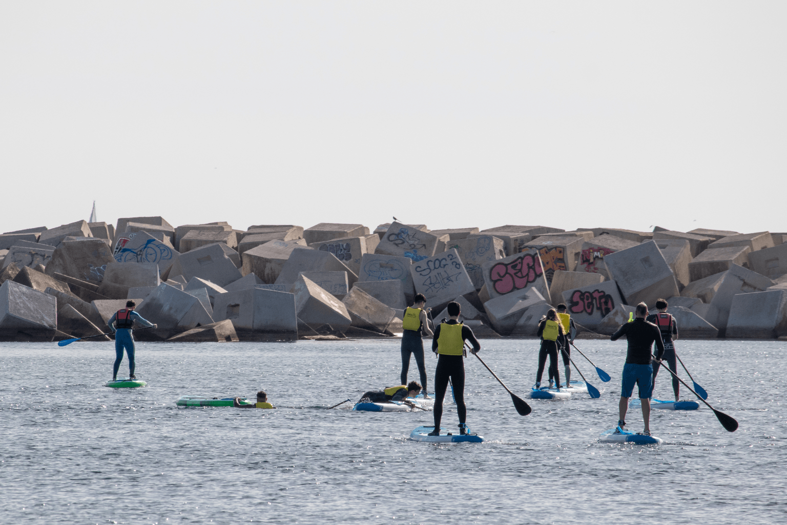 Grupo de paddle surf en Port Fòrum