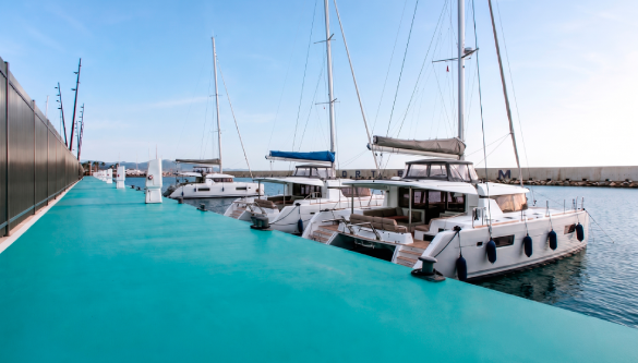Catamaranes en Port Fòrum, Barcelona