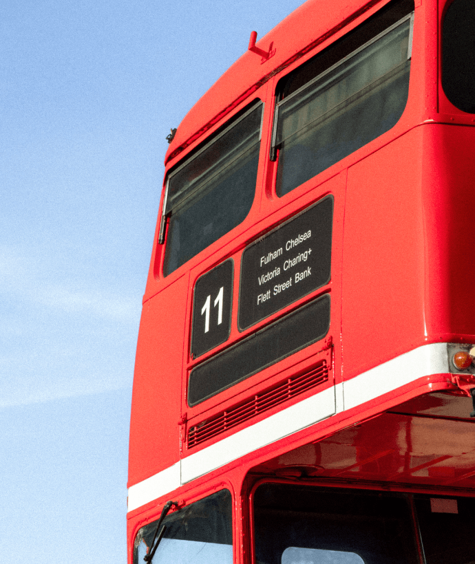 Autobús rojo de dos pisos