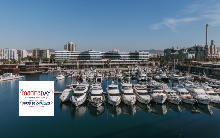 Port de Barcelona amb iots i edifici modern