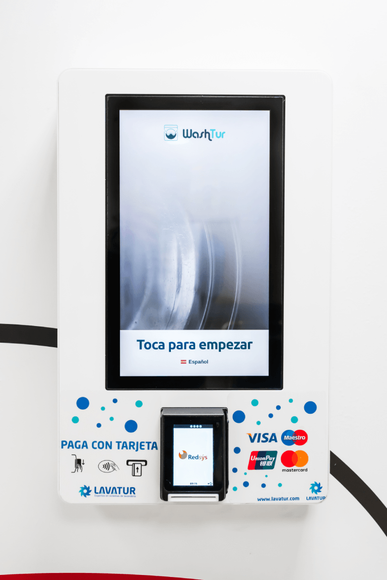 Máquina de pago WashTur con tarjetas aceptadas